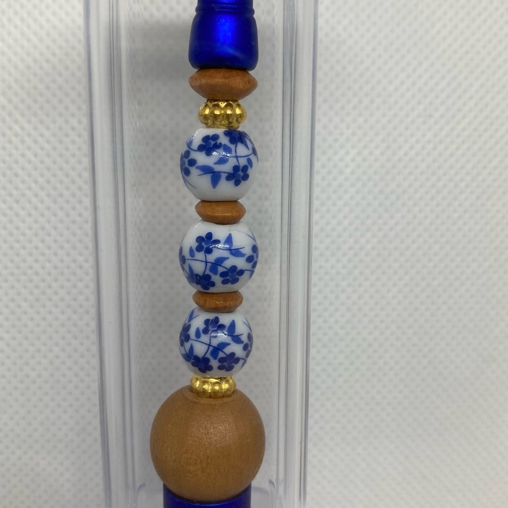 Hand Beaded Pen w/Display Box and Two Ink Refills